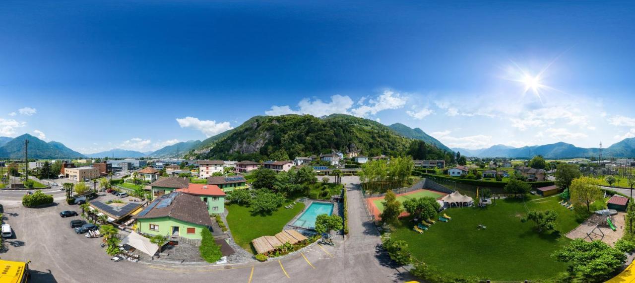 Bamboohouse Motel Riazzino Bagian luar foto