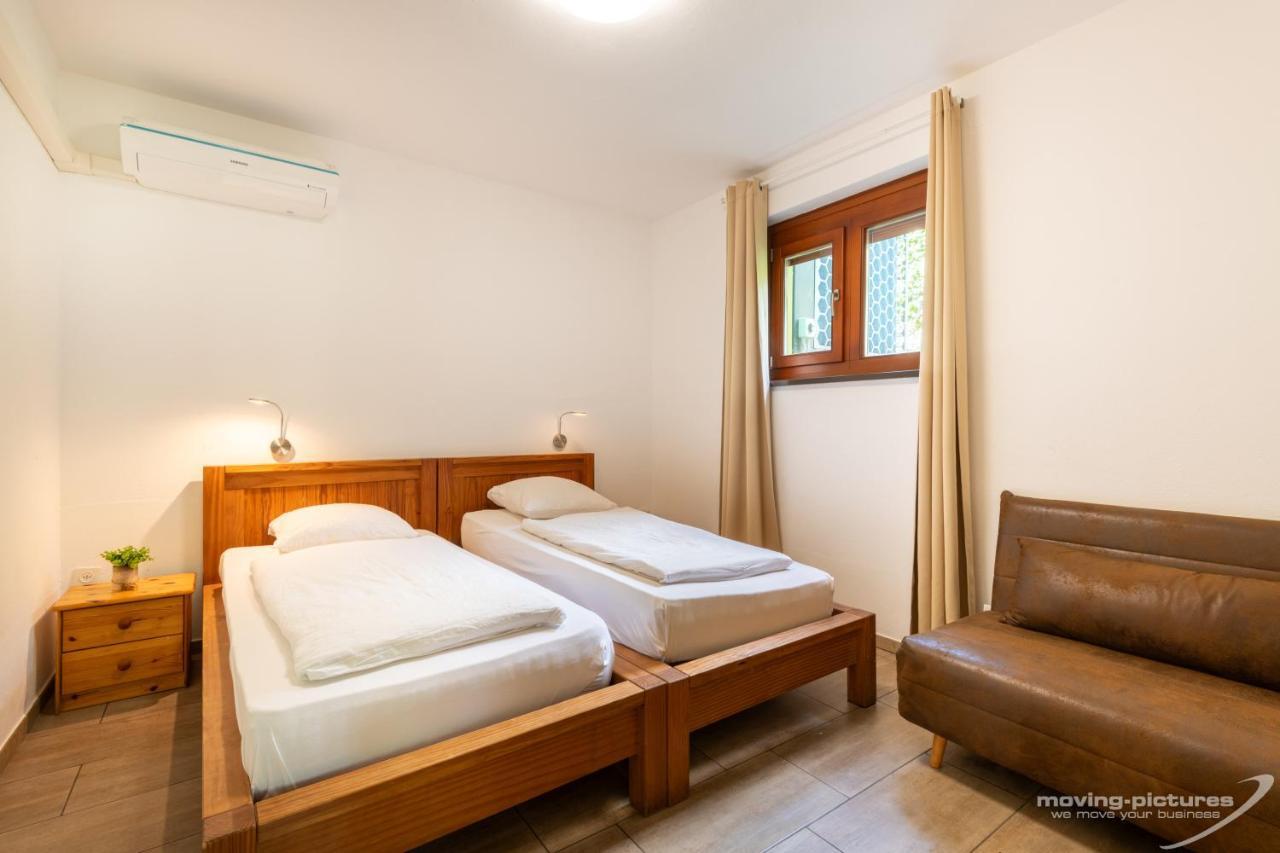 Bamboohouse Motel Riazzino Bagian luar foto