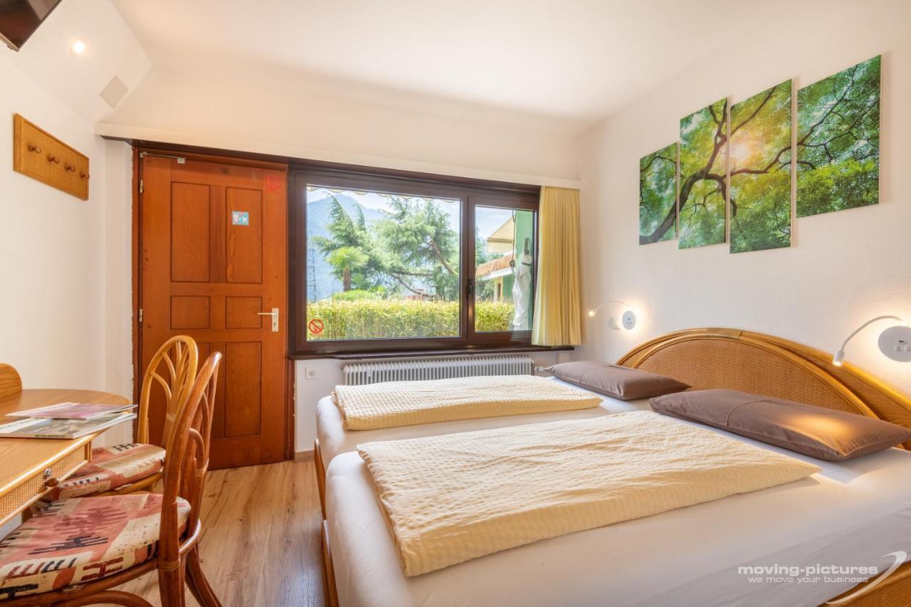 Bamboohouse Motel Riazzino Bagian luar foto